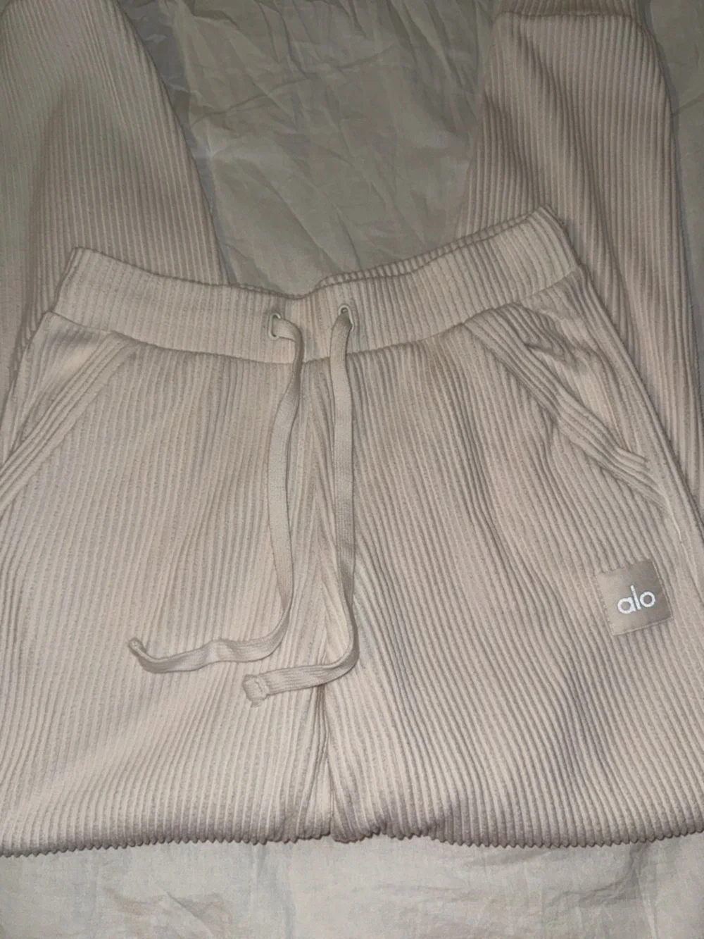 ALO Ribbed Drawstring Sweatpants - Light Beige - Picture 4 of 8